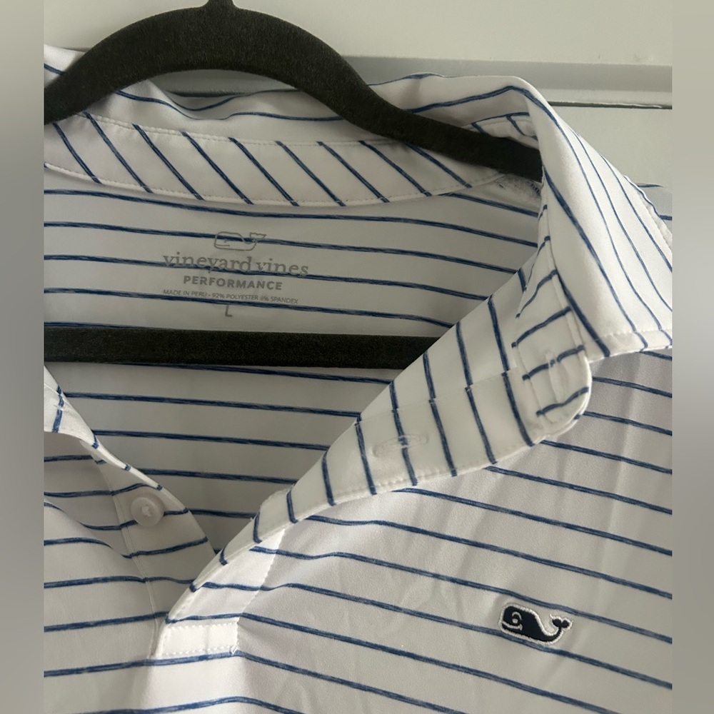Vineyard Vines Men's White and Blue Striped Shirt